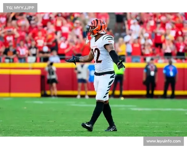 外接手威廉姆斯25码接球达阵，雄狮半场紧咬比分