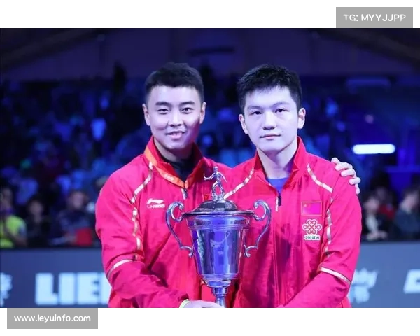 樊振东男单夺冠成就大满贯，教练王皓动情拥抱诠释传承